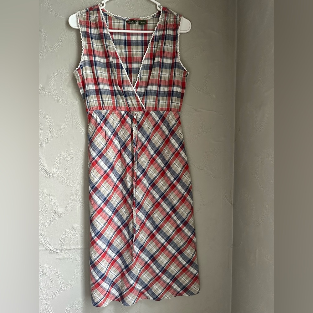 Eddie Bauer. Women’s dress size 4.